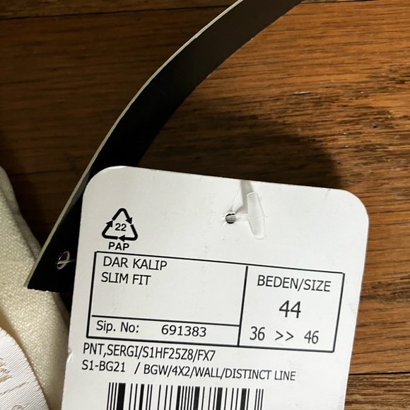 NWT LC Waikiki women’s white modern pants with front split Euro size 44, US 14 - Picture 11 of 16